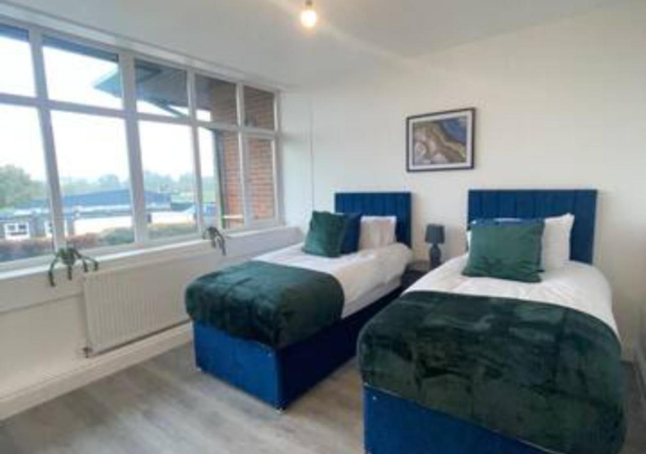 2 Bedroom Apartment - Flitwick - Contractor Friendly - Tourist Ready - Full Kitchen - Wifi - Smart Tv - Sofa Bed - Free Parking - Ideal For Short Or Long Stays Dış mekan fotoğraf