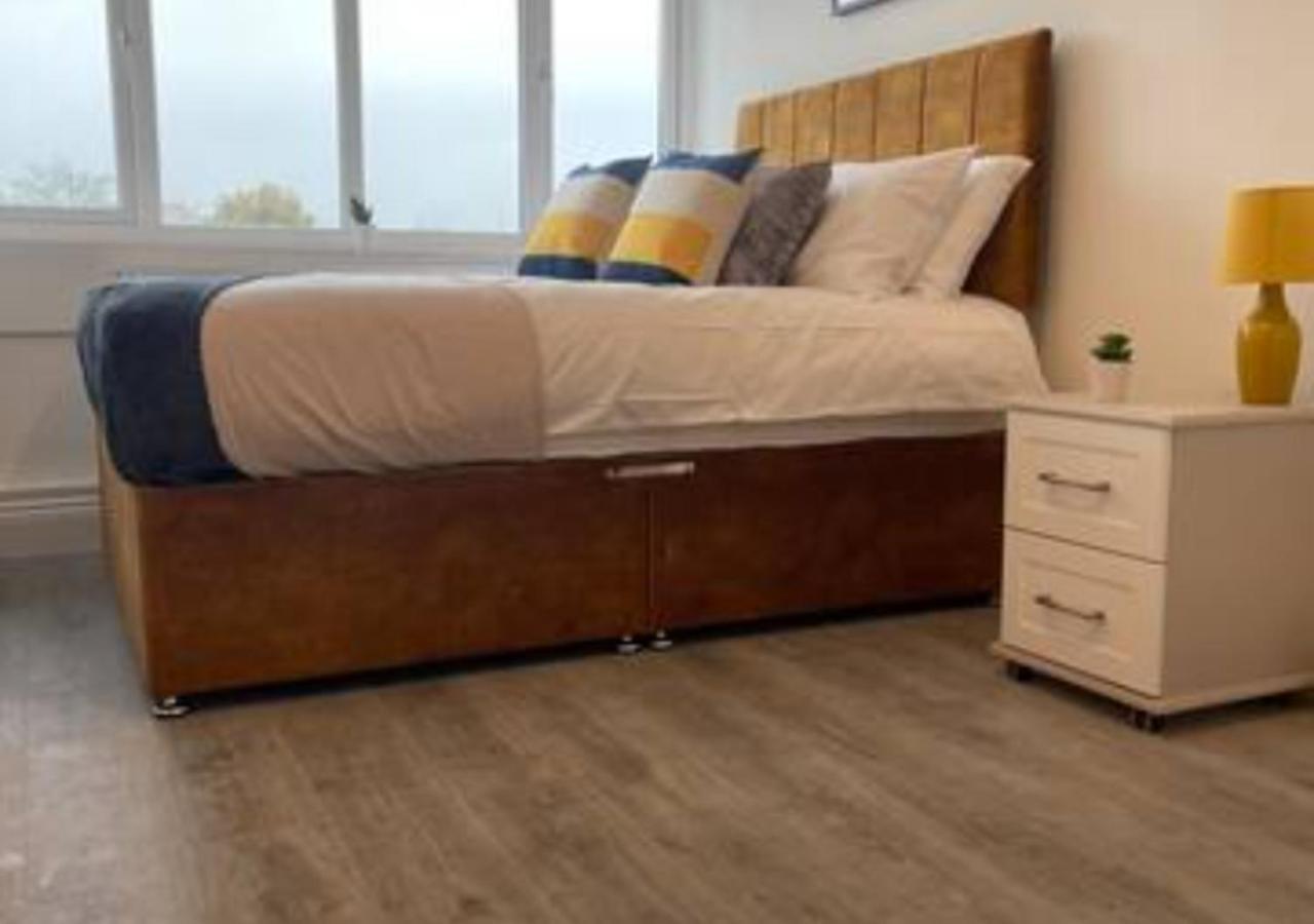 2 Bedroom Apartment - Flitwick - Contractor Friendly - Tourist Ready - Full Kitchen - Wifi - Smart Tv - Sofa Bed - Free Parking - Ideal For Short Or Long Stays Dış mekan fotoğraf