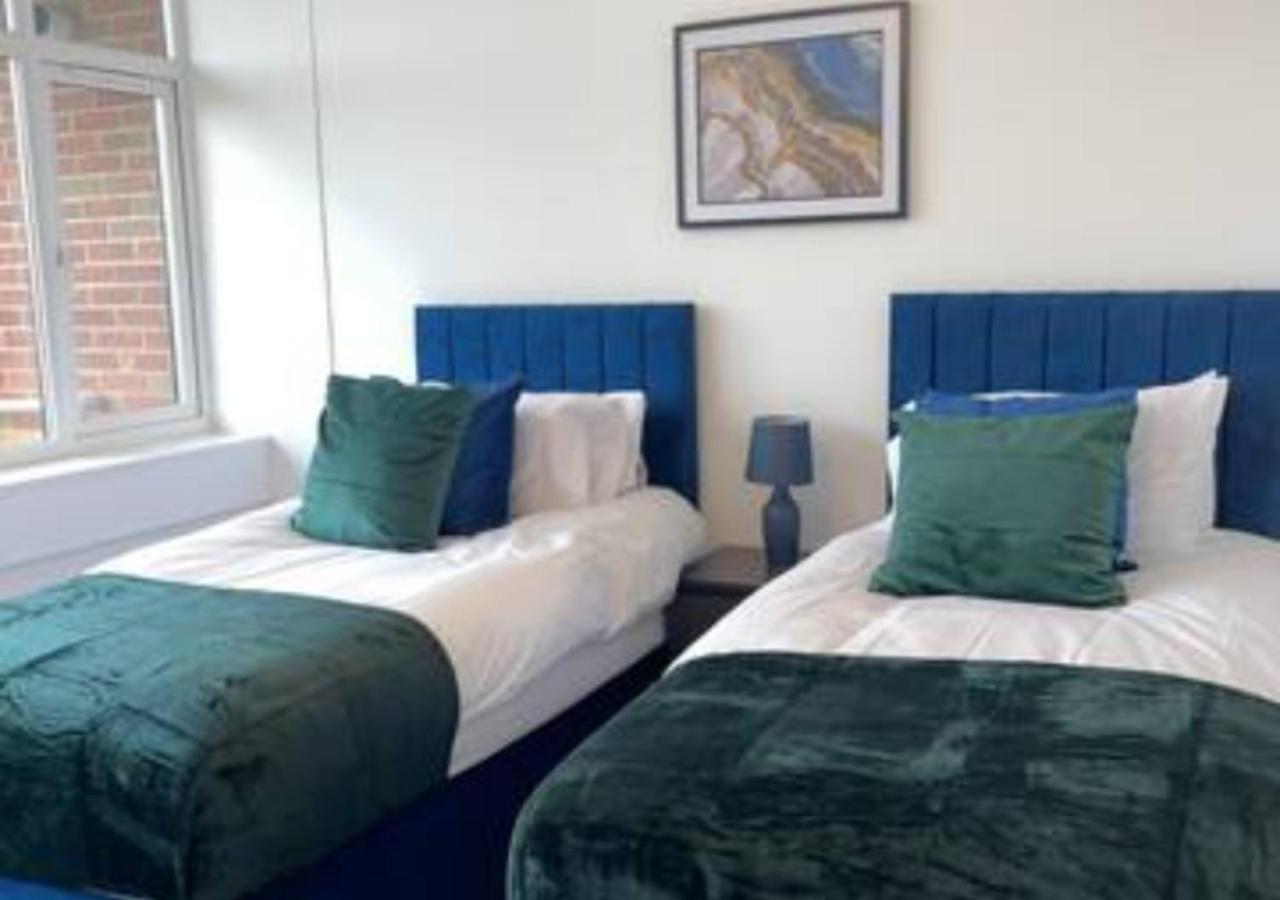 2 Bedroom Apartment - Flitwick - Contractor Friendly - Tourist Ready - Full Kitchen - Wifi - Smart Tv - Sofa Bed - Free Parking - Ideal For Short Or Long Stays Dış mekan fotoğraf