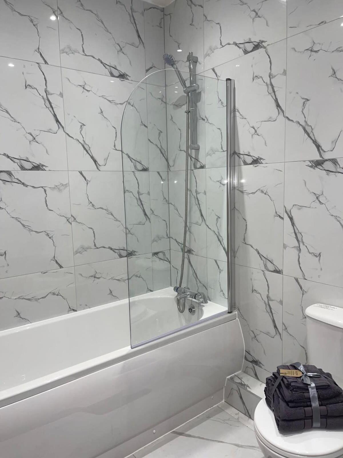 2 Bedroom Apartment - Flitwick - Contractor Friendly - Tourist Ready - Full Kitchen - Wifi - Smart Tv - Sofa Bed - Free Parking - Ideal For Short Or Long Stays Dış mekan fotoğraf