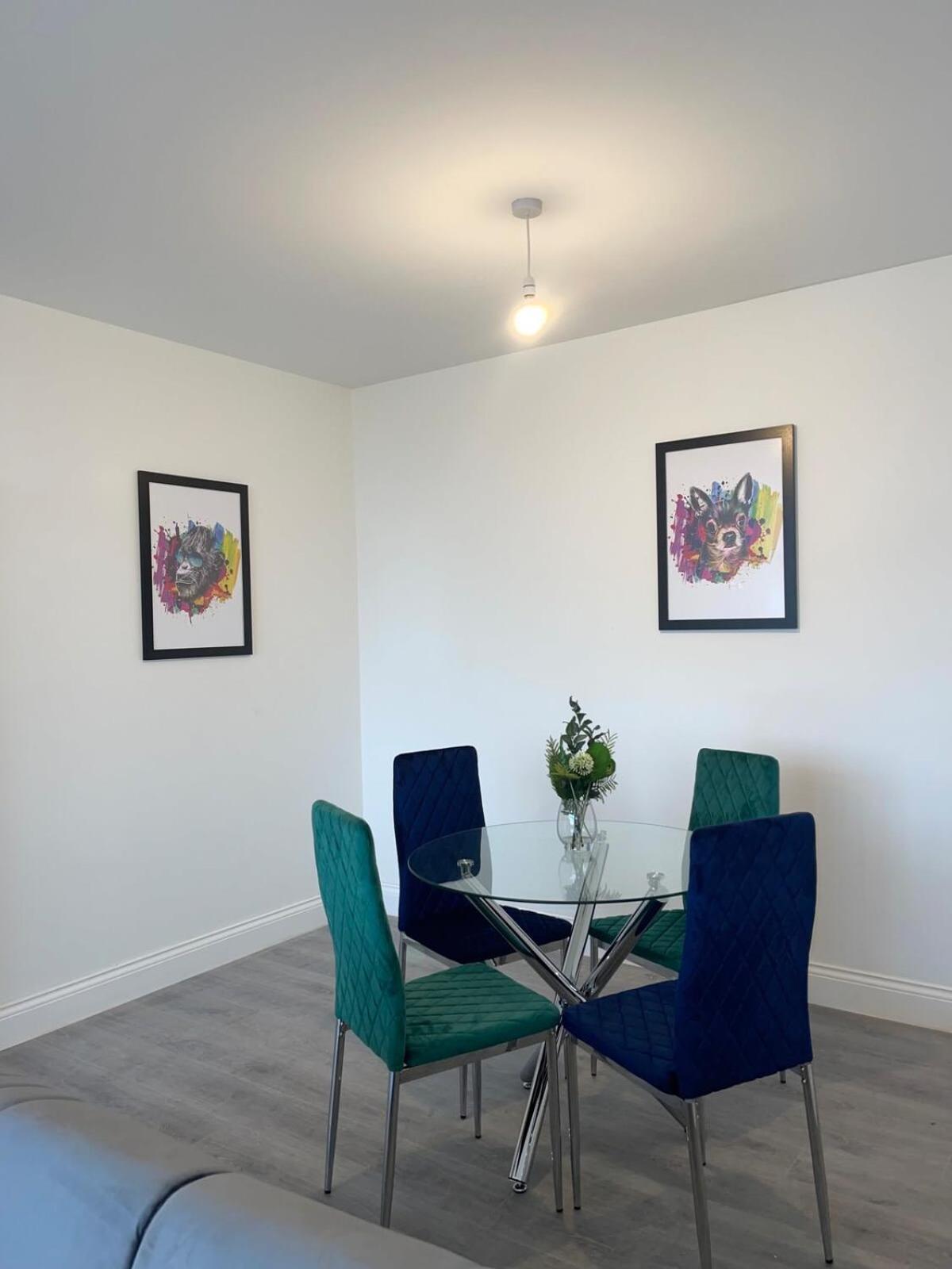 2 Bedroom Apartment - Flitwick - Contractor Friendly - Tourist Ready - Full Kitchen - Wifi - Smart Tv - Sofa Bed - Free Parking - Ideal For Short Or Long Stays Dış mekan fotoğraf