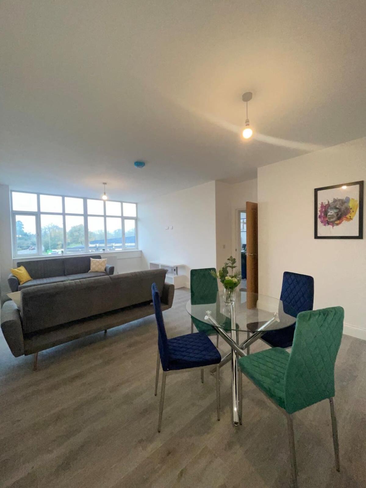 2 Bedroom Apartment - Flitwick - Contractor Friendly - Tourist Ready - Full Kitchen - Wifi - Smart Tv - Sofa Bed - Free Parking - Ideal For Short Or Long Stays Dış mekan fotoğraf