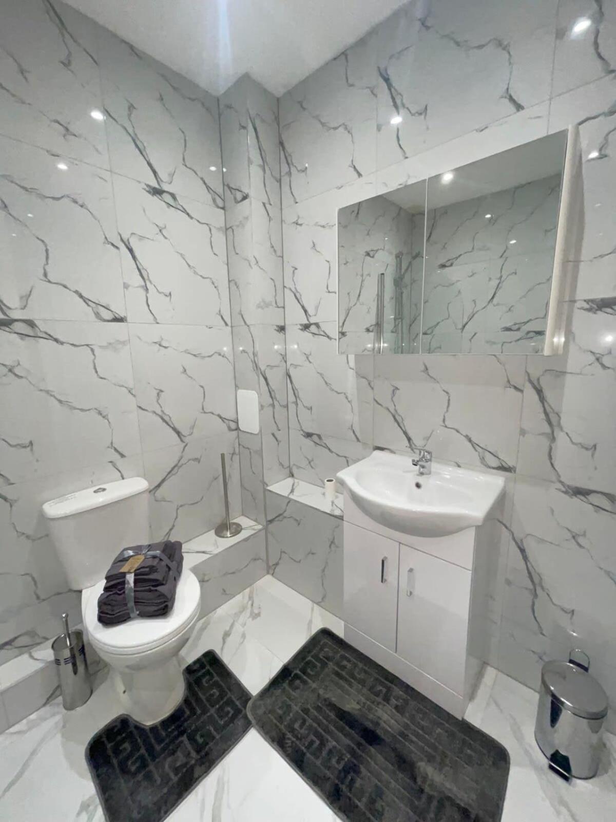 2 Bedroom Apartment - Flitwick - Contractor Friendly - Tourist Ready - Full Kitchen - Wifi - Smart Tv - Sofa Bed - Free Parking - Ideal For Short Or Long Stays Dış mekan fotoğraf