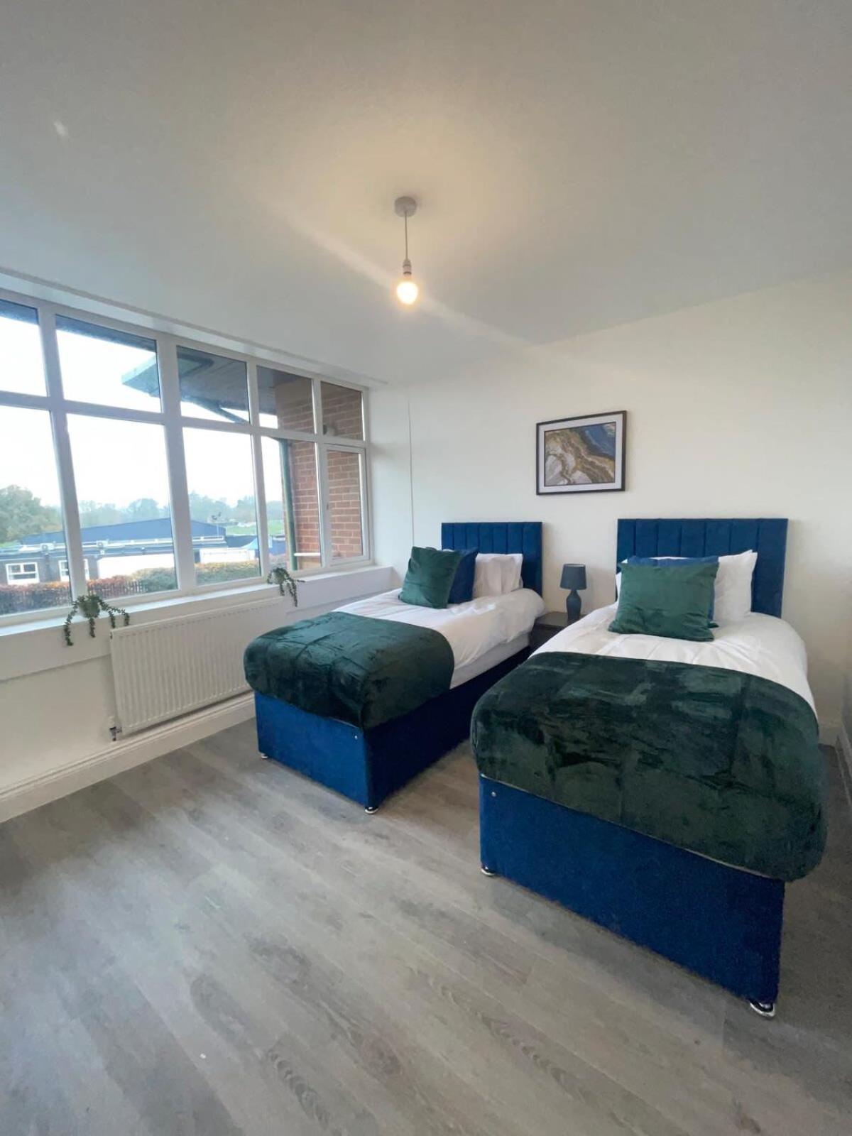 2 Bedroom Apartment - Flitwick - Contractor Friendly - Tourist Ready - Full Kitchen - Wifi - Smart Tv - Sofa Bed - Free Parking - Ideal For Short Or Long Stays Dış mekan fotoğraf